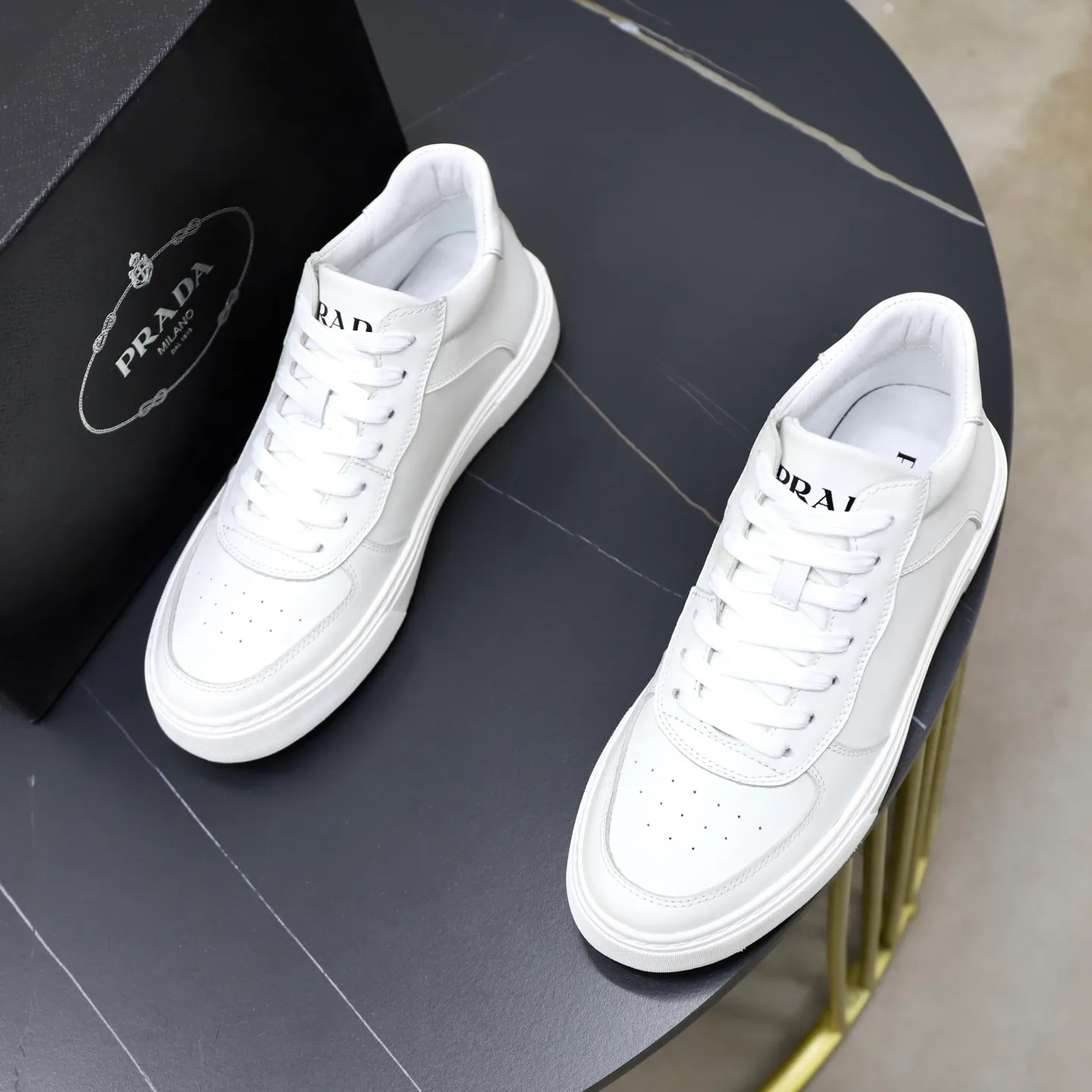 Ex-factory price: 460💰🙅‍♂️🙅‍♂️🙅‍♂️ Brand: PRADA Standard code: 38–44 (45 can be customized) Grade: Same as the official website Material: Original cowhide fabric Comfortable pigskin lining Lightweight wear-resistant outsole Style category: Men's fashionable casual shoes and boots Running sneakers Distinguished luxury brand elements Top luxury Color: actual picture color